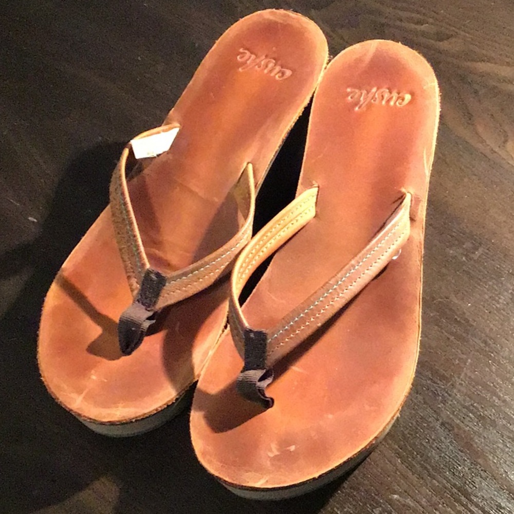 GUC Women’s 37 Cushe Platform Sandal